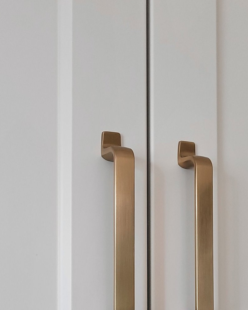 White Shaker cabinets